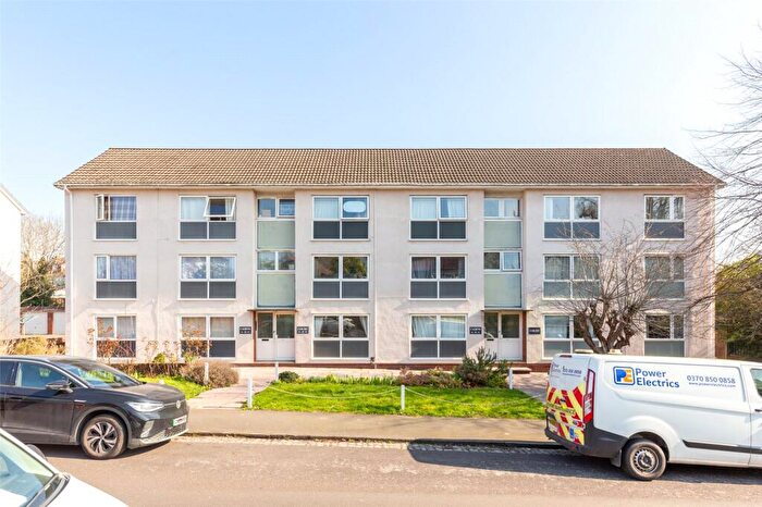 2 Bedroom Apartment For Sale In Cairns Road, Bristol, BS6