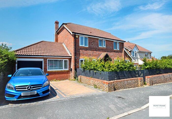 4 Bedroom Detached House For Sale In Dutchells Way, Eastbourne, BN22