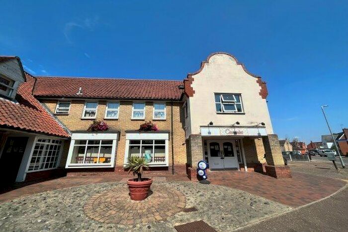 2 Bedroom Flat To Rent In Gandalfs Ride, Chelmsford, CM3