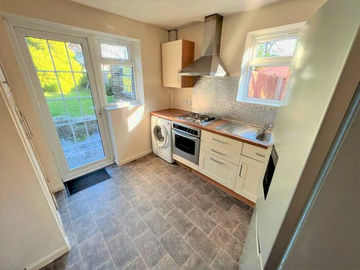 2 Bedroom Ground Flat To Rent In Abbey Close, Pinner, HA5