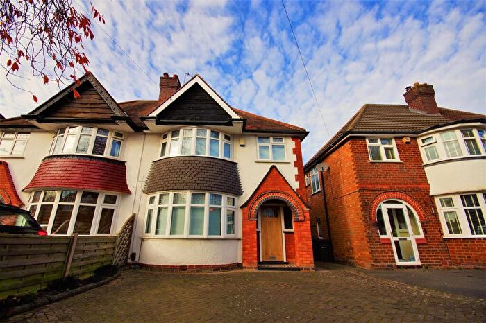 3 Bedroom Semi-Detached House To Rent In Lulworth Road, Hall Green, Birmingham, B28