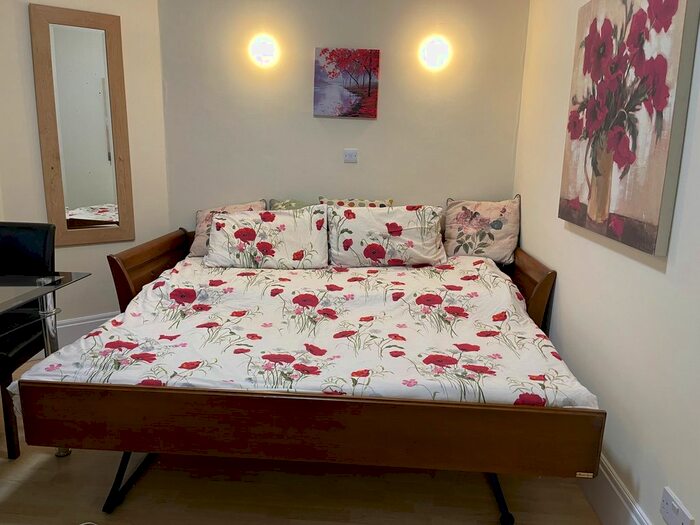 Studio To Rent In White Horse Street, London, W1J