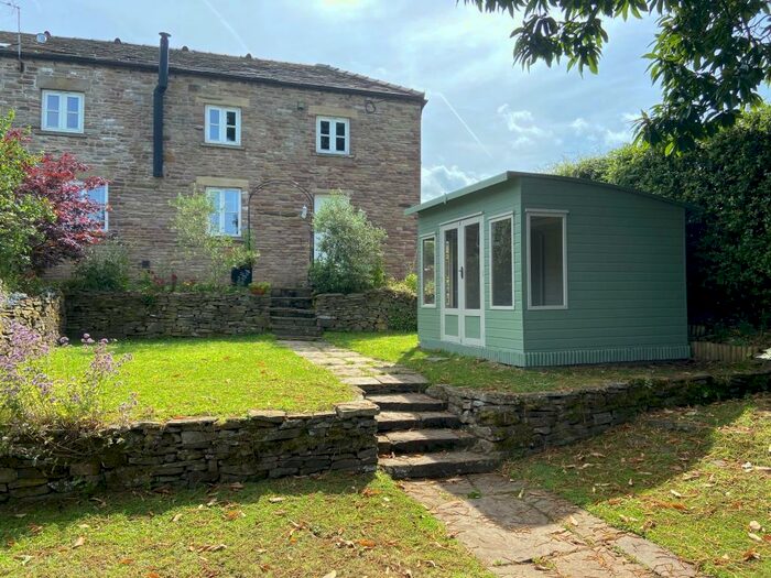 3 Bedroom Semi-Detached House To Rent In Well Lane, Macclesfield, SK10