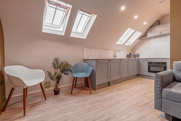 3 Bedroom Flat To Rent In High Street, Bristol, BS9