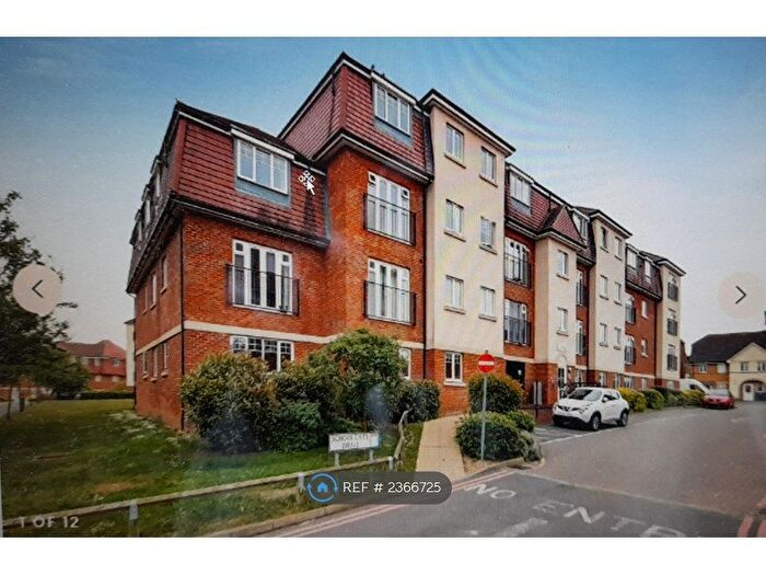 1 Bedroom Flat To Rent In Field House, Morden, SM4