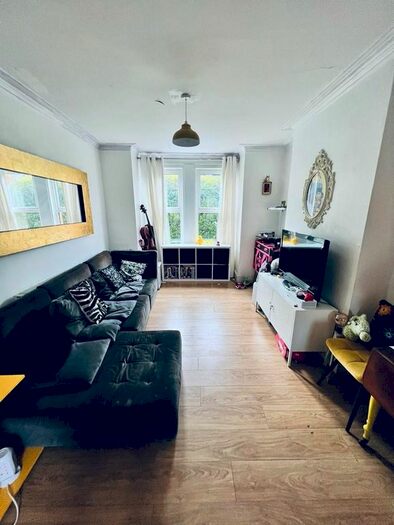 Terraced House To Rent In Lutwyche Road, London, SE6