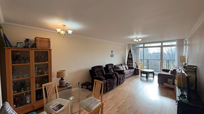 2 Bedroom Flat To Rent In Claremont Heights Islington, N1