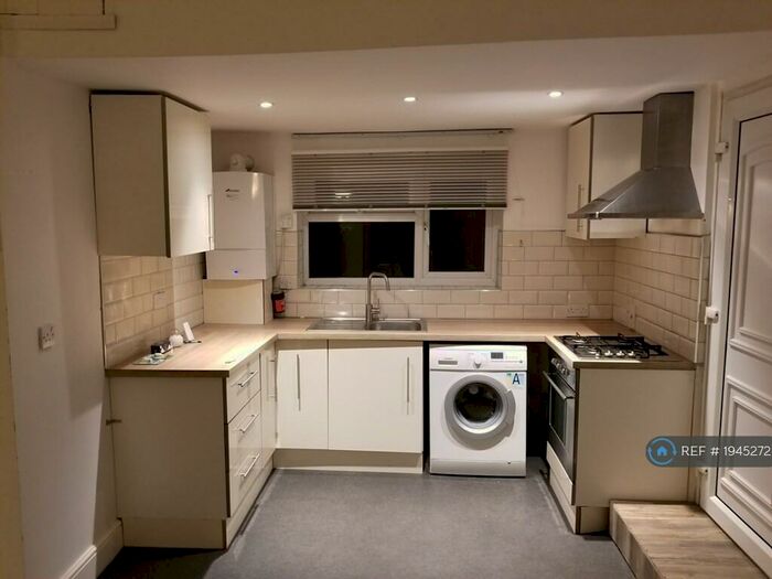 Studio To Rent In Hatters Lane, High Wycombe, HP13