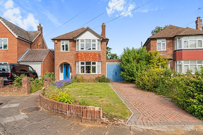 3 Bedroom Detached House For Sale In Cleveland Drive, Laleham, Staines-Upon-Thames, TW18