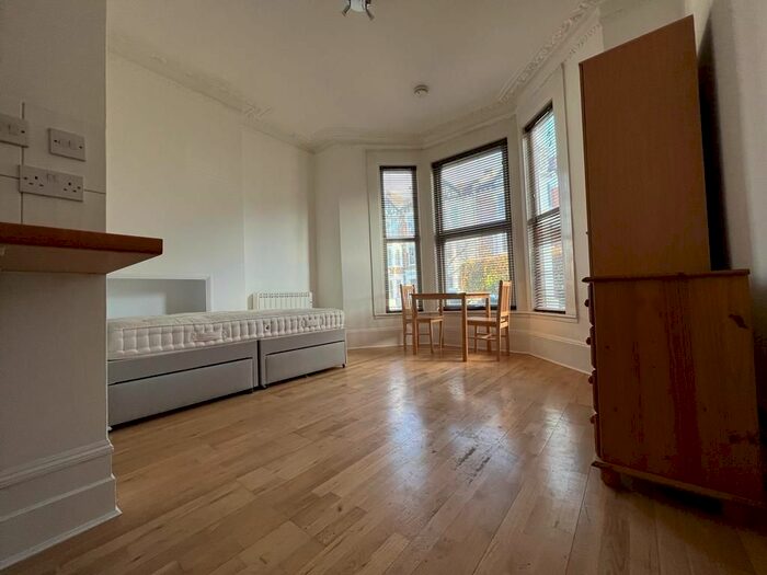 Studio To Rent In Burton Road, Kilburn, NW6