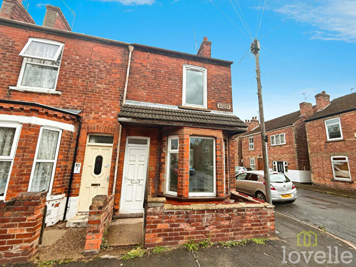 3 Bedroom End Of Terrace House For Sale In Curzon Street, Gainsborough, DN21