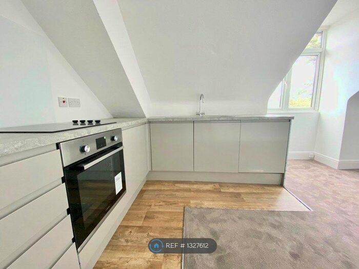 1 Bedroom Flat To Rent In Gyllyngvase Road, Falmouth, TR11