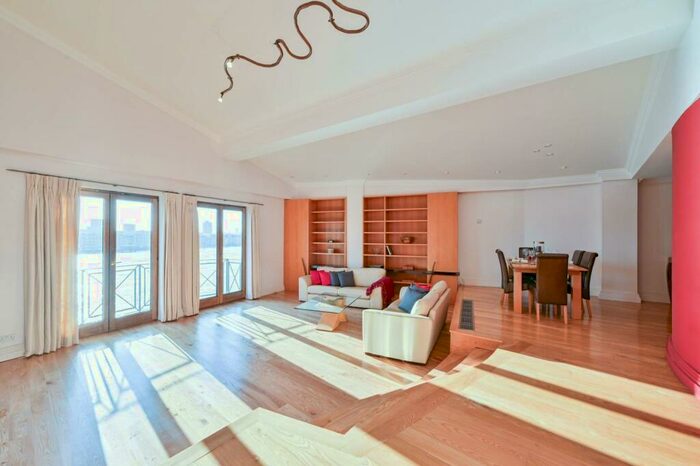 2 Bedroom Flat To Rent In Wapping Wall, Wapping, London, E1W