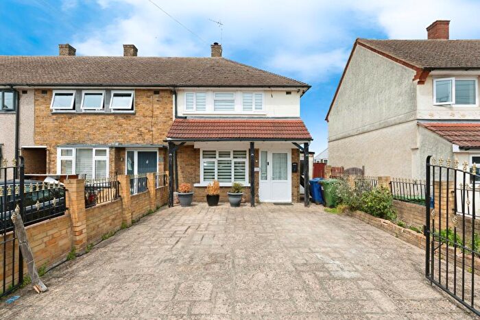 3 Bedroom End Of Terrace House For Sale In Usk Road, Aveley, RM15
