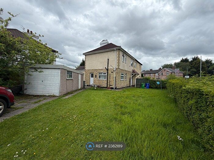 4 Bedroom Semi-Detached House To Rent In Overlea Drive, Manchester, M19