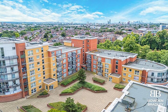 1 Bedroom Flat For Sale In Monarch Way, Memorial Heights Monarch Way, IG2