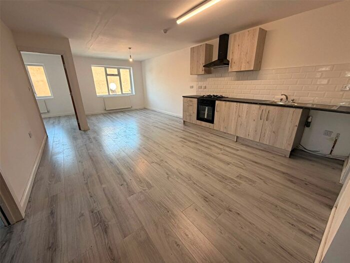 3 Bedroom Flat To Rent In Redhouse Street, Walsall, WS1