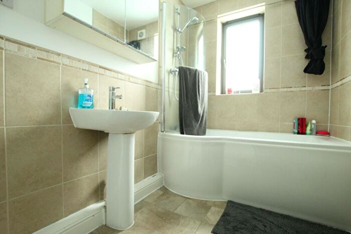 2 Bedroom Apartment To Rent In Troy Road, Morley, LS27