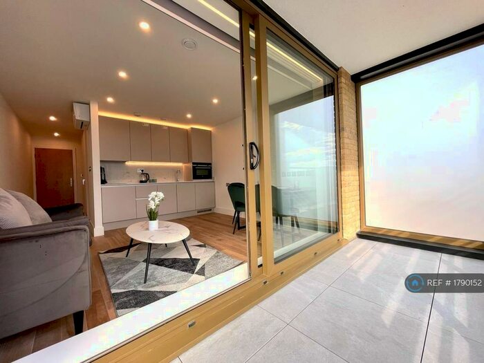 Studio To Rent In Holmes Road, London, NW5