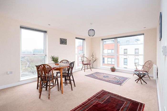 2 Bedroom Flat For Sale In Paxton Drive, Ashton Gate, BS3