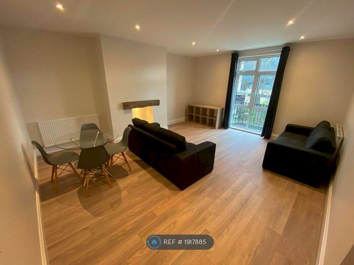 2 Bedroom Flat To Rent In Moorland Hall, Leeds, LS3