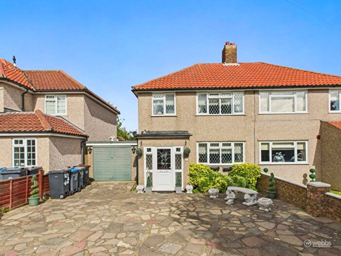 3 Bedroom Semi-Detached House For Sale In Wolsey Crescent, Croydon, CR0