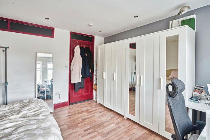 5 Bedroom End Of Terrace House For Sale In Asland Road, London, E15