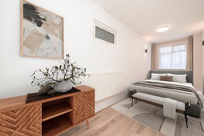 1 Bedroom Flat To Rent In Costons Lane, Greenford, UB6