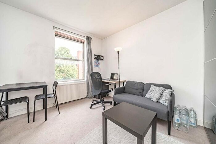 Studio For Sale In Baldwins Gardens, Courtfield House, EC1N - Photo 3