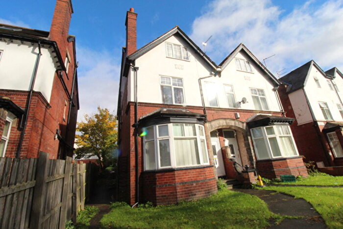 7 Bedroom Semi-Detached House To Rent In St Michaels Villas, Cardigan Road, Headingley, Leeds, LS6