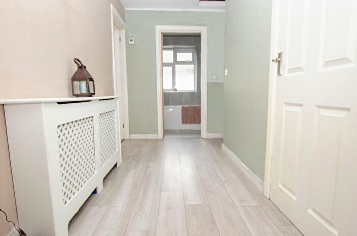 2 Bedroom Detached Bungalow For Sale In Moorhill Gardens, Southampton, SO18