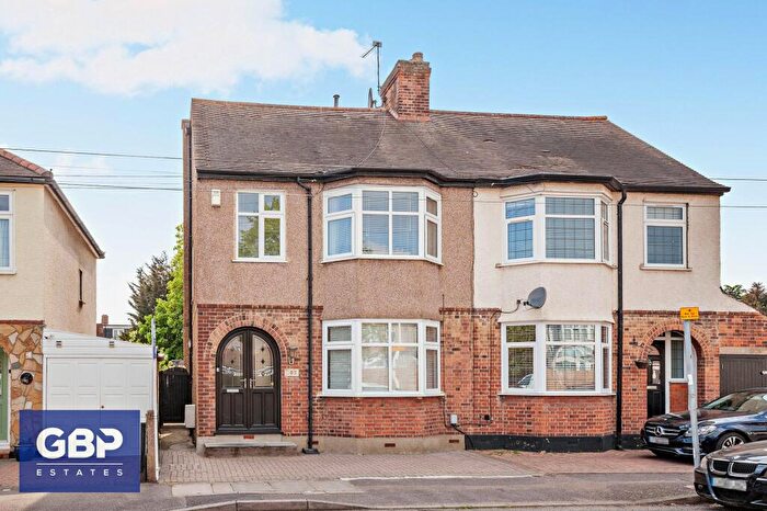 4 Bedroom Semi-Detached House For Sale In Rosedale Road, Romford, RM1