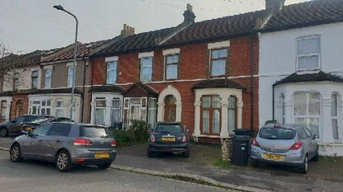 3 Bedroom Terraced House To Rent In Dudley Road, : Bed Bath Unfurn, IG1