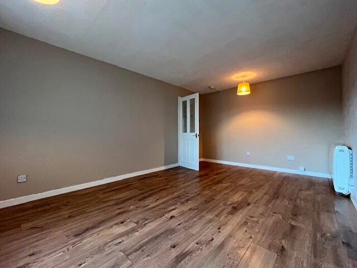 3 Bedroom Flat To Rent In Antigua Street, Greenock, PA15