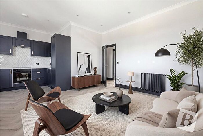 2 Bedroom Flat For Sale In Rainsford Lane, Chelmsford, Essex, CM1