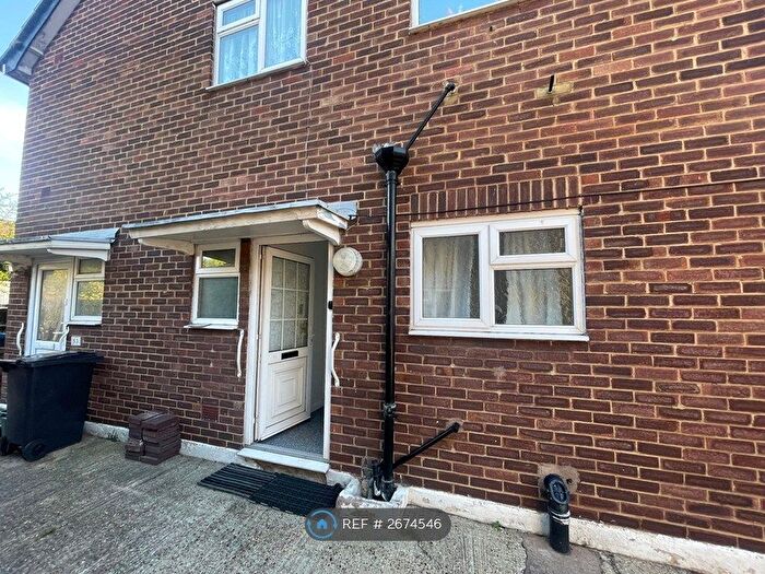 2 Bedroom Maisonette To Rent In Elmhurst Avenue, Mitcham, CR4