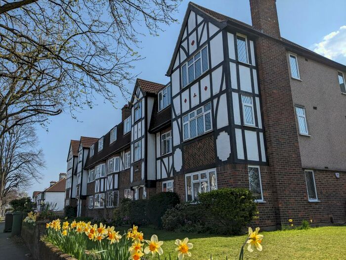 2 Bedroom Flat To Rent In Plough Lane, Wallington, SM6