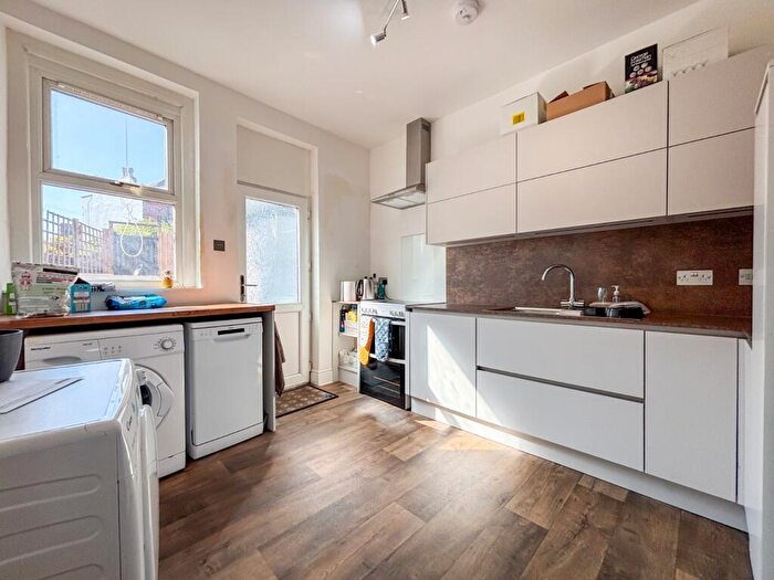 2 Bedroom Maisonette To Rent In Britannia Buildings, Merchants Road, Hotwells, Bristol, BS8