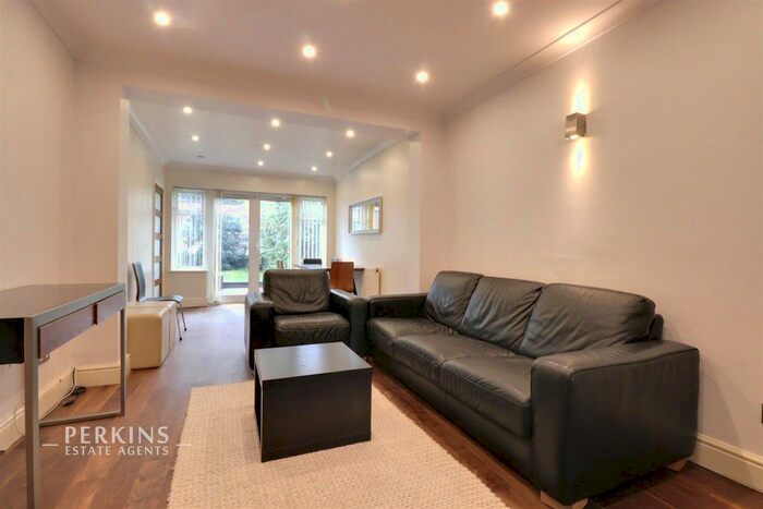 3 Bedroom Semi-Detached House To Rent In Chinnor Crescent, Greenford, UB6