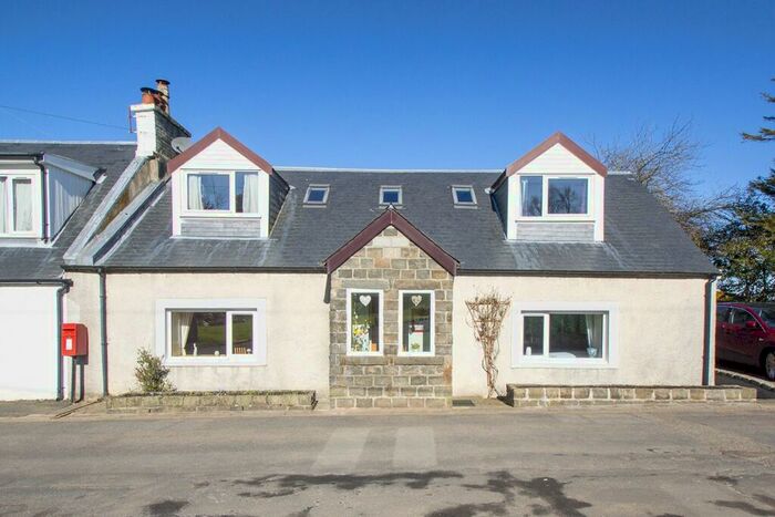 4 Bedroom Cottage For Sale In Main Street, Craigie, KA1