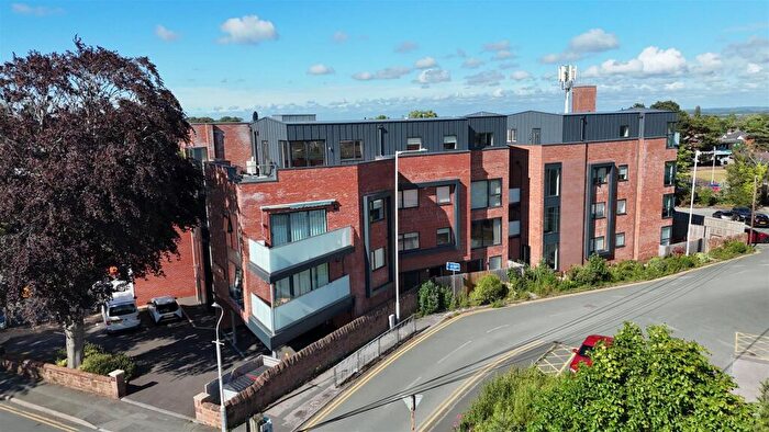 2 Bedroom Apartment For Sale In Mount Avenue, Heswall, Wirral, CH60