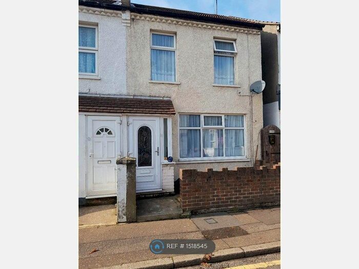 4 Bedroom End Of Terrace House To Rent In Park Street, Westcliff-On-Sea, SS0