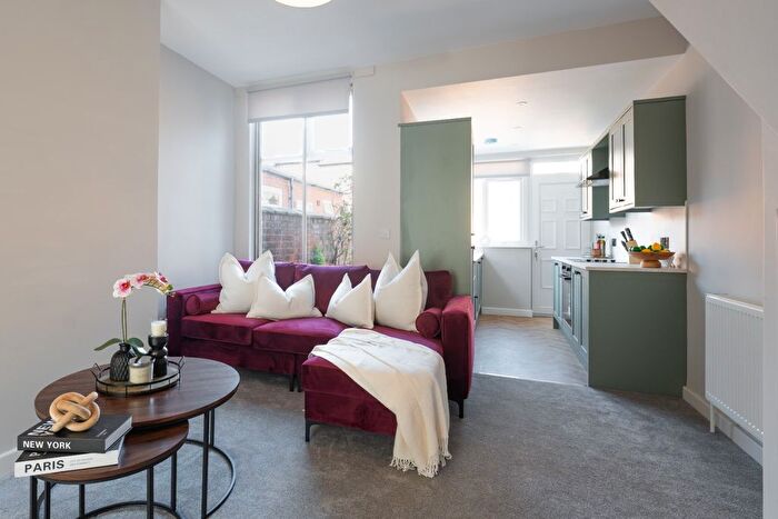 5 Bedroom Terraced House To Rent In Lime Grove, Old Trafford, Manchester, M16