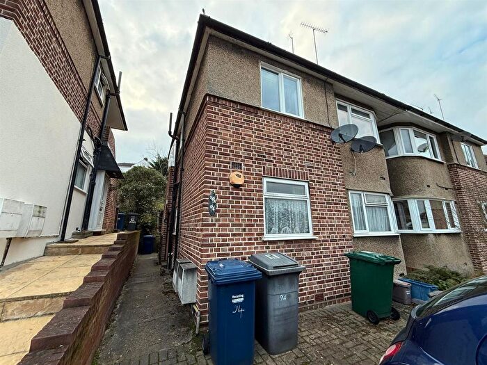2 Bedroom Semi-Detached House To Rent In A Avondale Avenue, Barnet, London, EN4