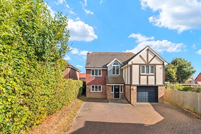6 Bedroom Detached House For Sale In Kiln Close, Hellingly, Hailsham, BN27