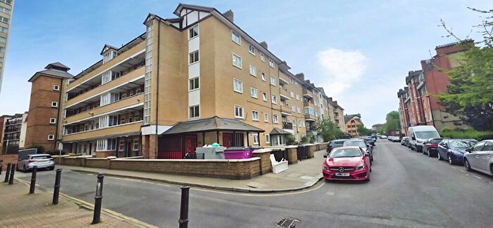 3 Bedroom Flat For Sale In Rogers Estate, Globe Road, London, E2