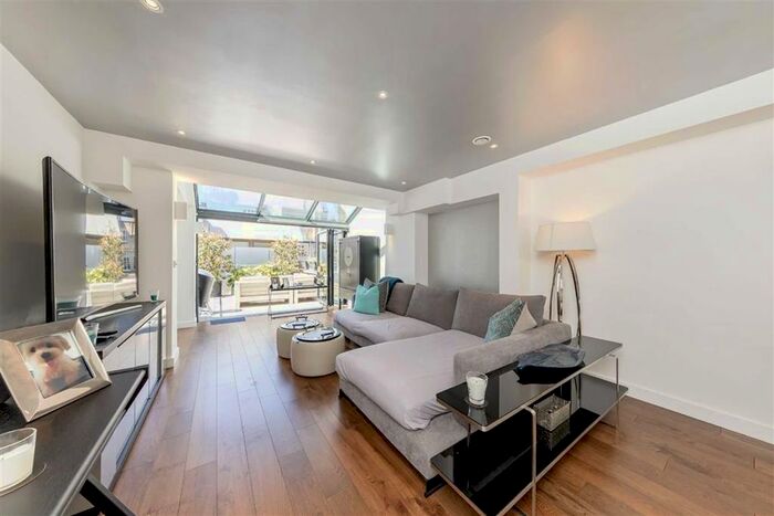 3 Bedroom Flat To Rent In Baker Street, London, W1U