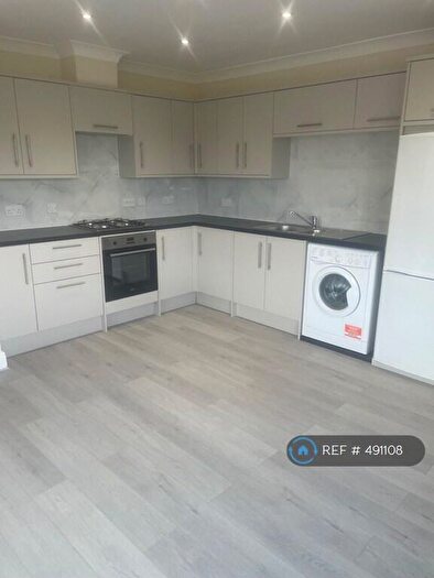 2 Bedroom Flat To Rent In Clarendon Court, Morden, SM4