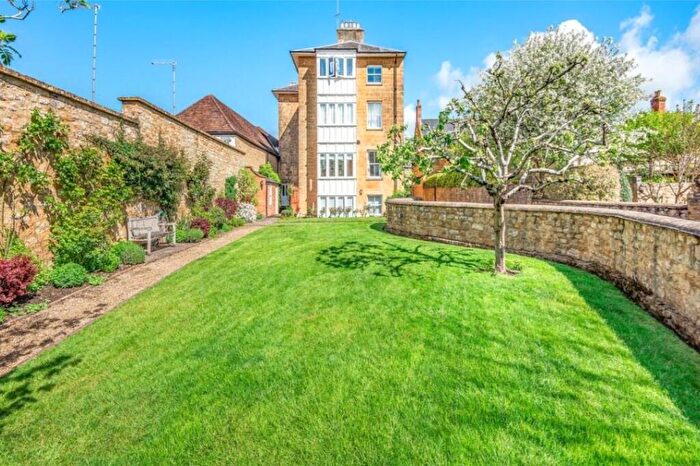 2 Bedroom Flat For Sale In Long Street, Sherborne, DT9