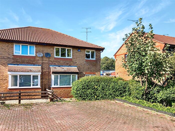 2 Bedroom Semi-Detached House To Rent In Battersby Mews, Aylesbury, HP21